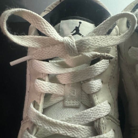 Size 6 - Jordan 1 Low Brushstroke Swoosh - Paint Splatter - Picture 7 of 7